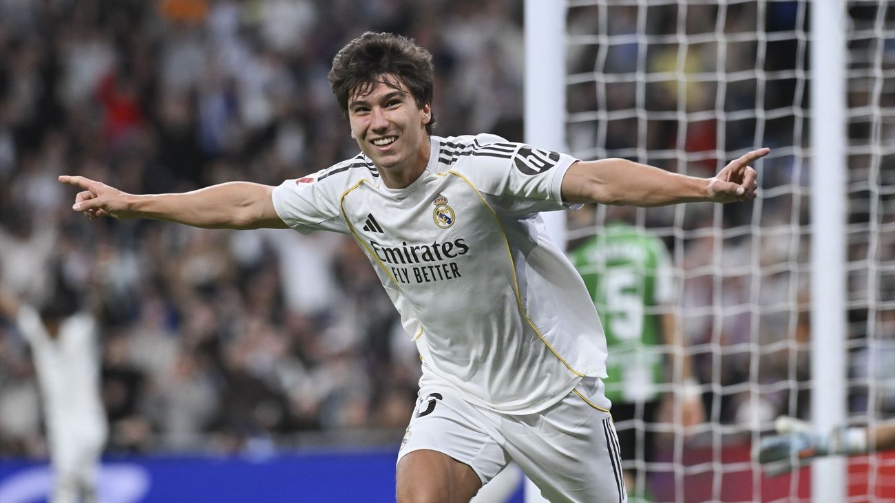 Gonzalo García celebra un gol en el Bernabéu