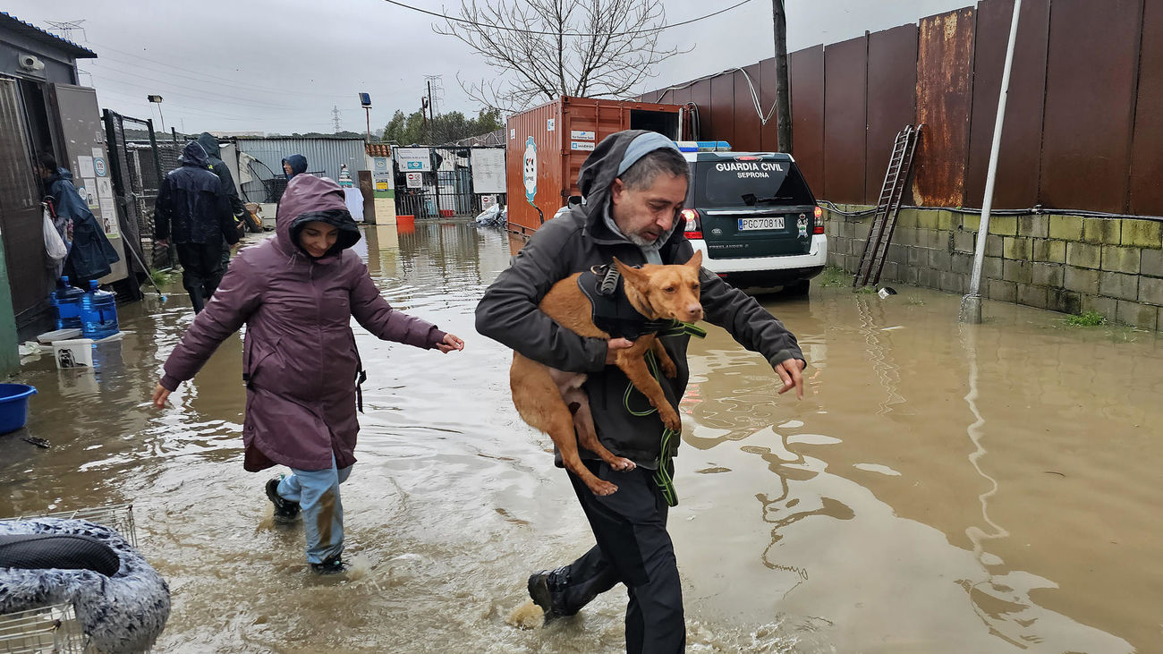 Varias personas son evacuadas tras las inundaciones en Málaga y Cádiz
