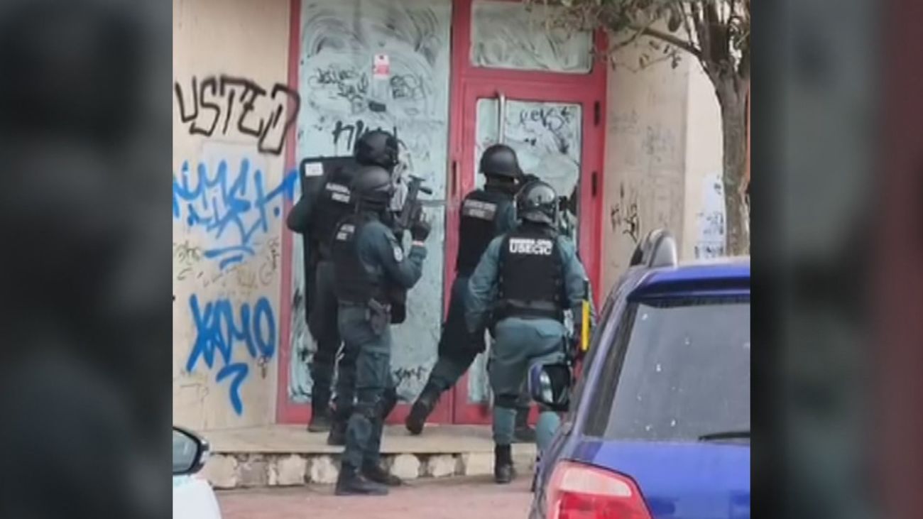 La Guardia Civil desaloja a varios okupas de un local en Arganda tras sorprenderlos robando un móvil