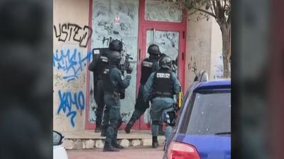 La Guardia Civil desaloja a varios okupas de un local en Arganda tras sorprenderlos robando un móvil