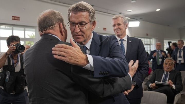 Feijóo rechaza que Delcy Rodríguez lidere el futuro de Venezuela y acusa al Gobierno de connivencia con Maduro