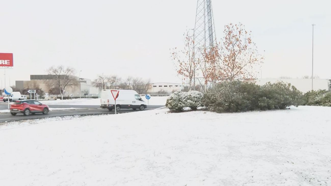 Madrid amanece con nevadas en la Sierra, en la capital y en el corredor del Henares