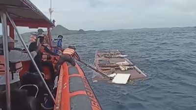 Hallados más restos del barco naufragado en Indonesia sin rastro de los dos niños españoles desaparecidos