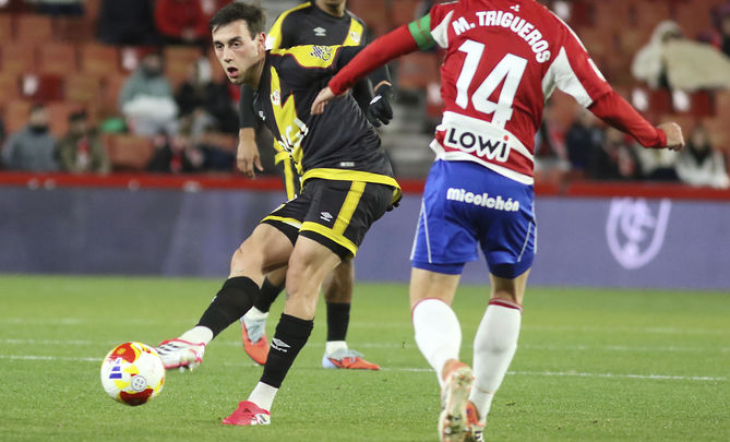 Pedro Díaz ante el Granada / EFE