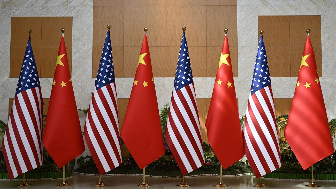 Banderas de China y EEUU