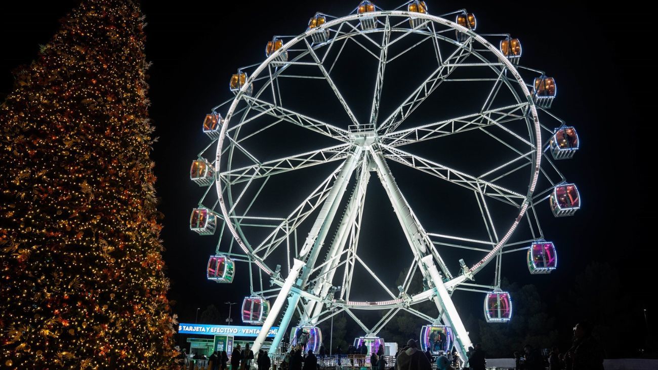 Diecinueve personas, entre ellas dos menores, rescatadas de una noria en Torrejón de Ardoz