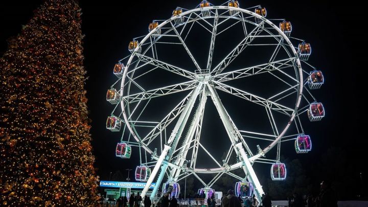 Diecinueve personas, entre ellas dos menores, rescatadas de una noria en Torrejón de Ardoz