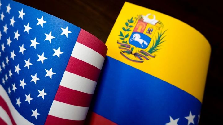 Banderas de EEUU y Venezuela / EUROPA PRESS