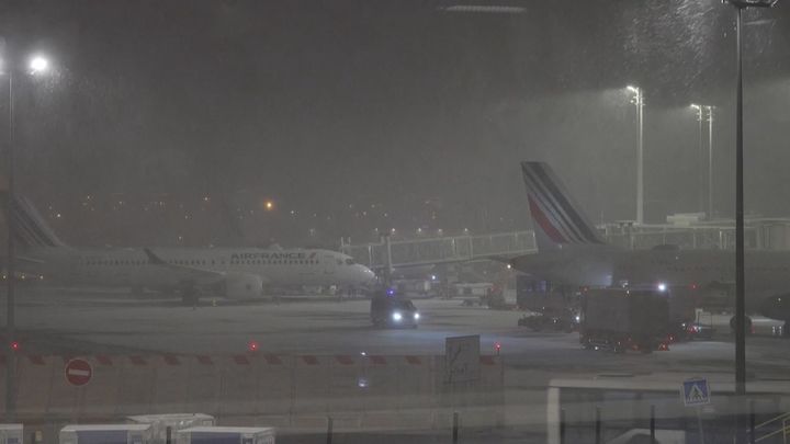 El temporal de nieve colapsa Europa y provoca cancelaciones de vuelos con impacto en Barajas