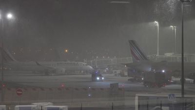 El temporal de nieve colapsa Europa y provoca cancelaciones de vuelos con impacto en Barajas
