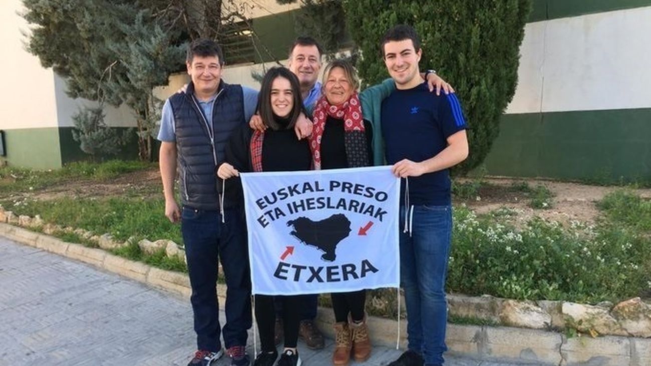 La abogada de presos de ETA Arantza Zuelueta, a su salida de la prisión de Picassent