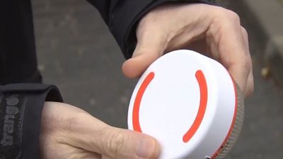 Polémica con las nuevas balizas V-16 por revelar la ubicación exacta y en tiempo real