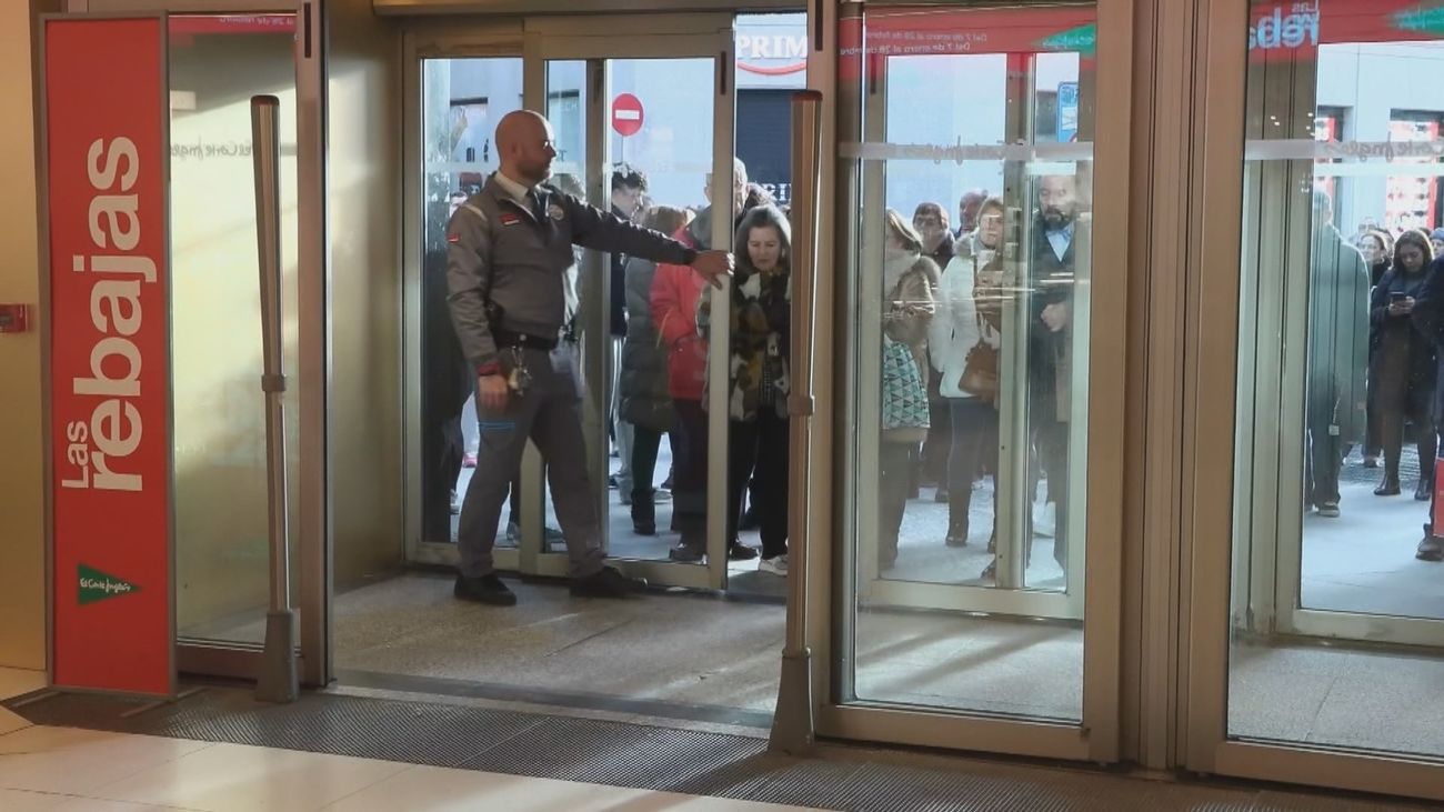 La OCU recomienda comprobar los precios en las rebajas y planificar antes de comprar