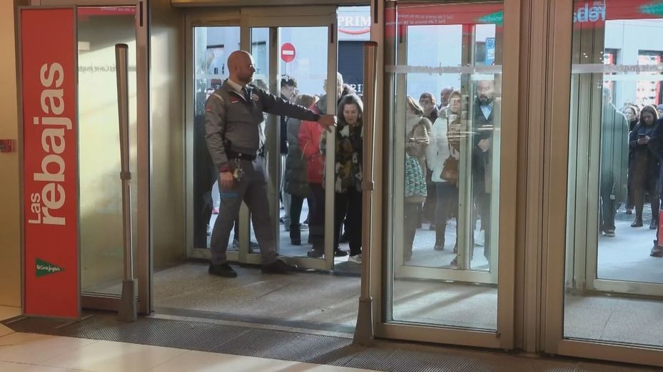 La OCU recomienda comprobar los precios en las rebajas y planificar antes de comprar