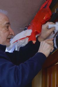 Del esplendor a la normalidad: los madrileños desmontan la Navidad