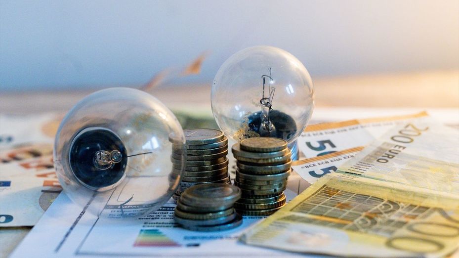 El precio de la luz baja un 20 % hasta los 81,38 euros