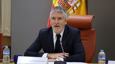 Interior no multará por un periodo "razonable" a conductores que no lleven la baliza V-16