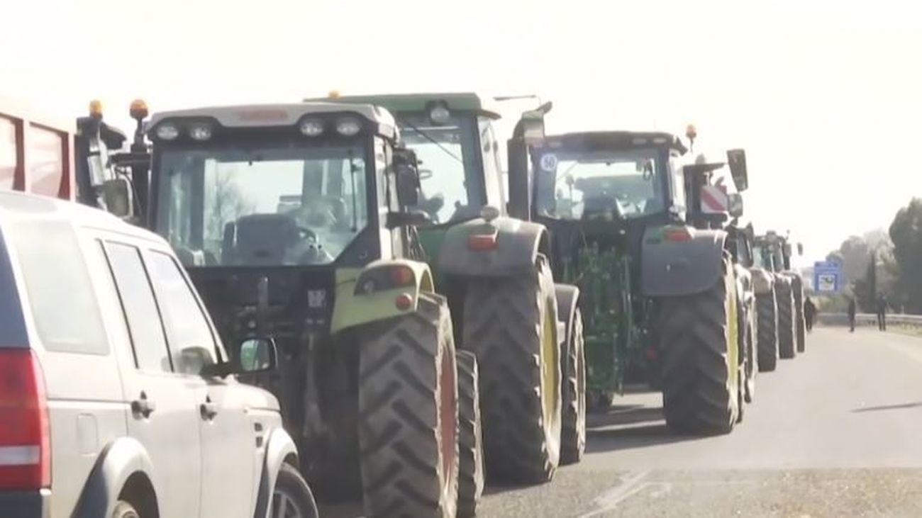 Agricultores de toda España colapsan carreteras para protestar contra el acuerdo de Mercosur