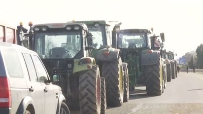 Agricultores de toda España colapsan carreteras para protestar contra el acuerdo de Mercosur