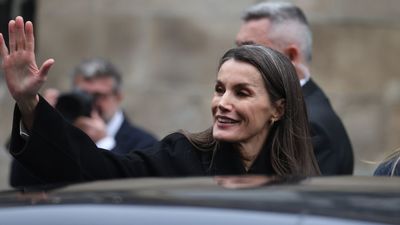 La reina Letizia entrega los Premios de Periodismo de El Mundo a Emma Tucker y Laurent Richard