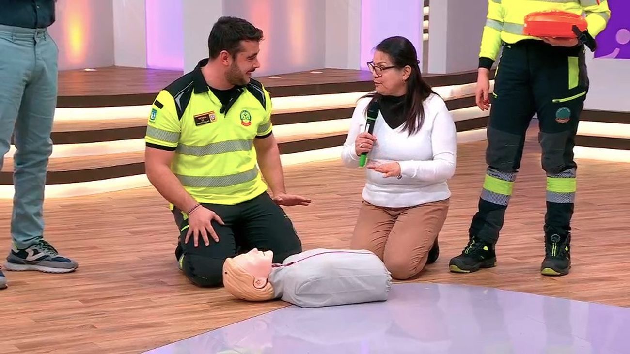 SAMUR enseña a actuar ante un paro cardiaco y a usar el desfibrilador sin miedo