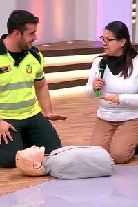 SAMUR enseña a actuar ante un paro cardiaco y a usar el desfibrilador sin miedo