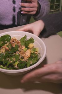 Nos vamos hasta Greta Salad Bar para aprender a hacer una auténtica ensalada saludable