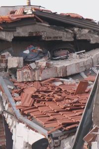 La solidaridad vecinal ante la explosión en Carabanchel: "Había dos personas en el tejado intentando subir a ayudar"