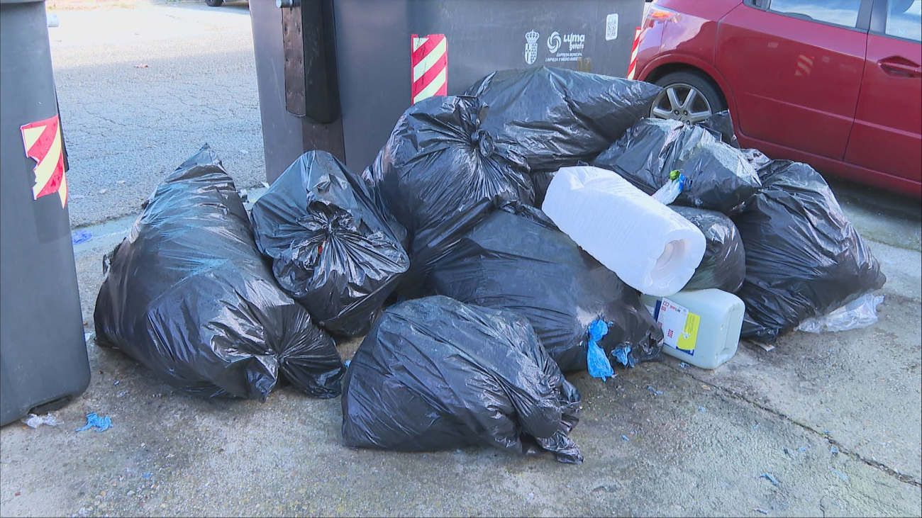 Denuncian la falta de recogida de basuras en el polígono San Marcos de Getafe