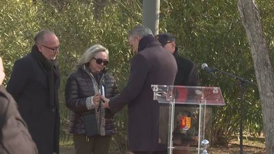 Arroyomolinos rinde homenaje a Sergio, uno de los bomberos fallecidos en el incendio de un garaje en Alcorcón