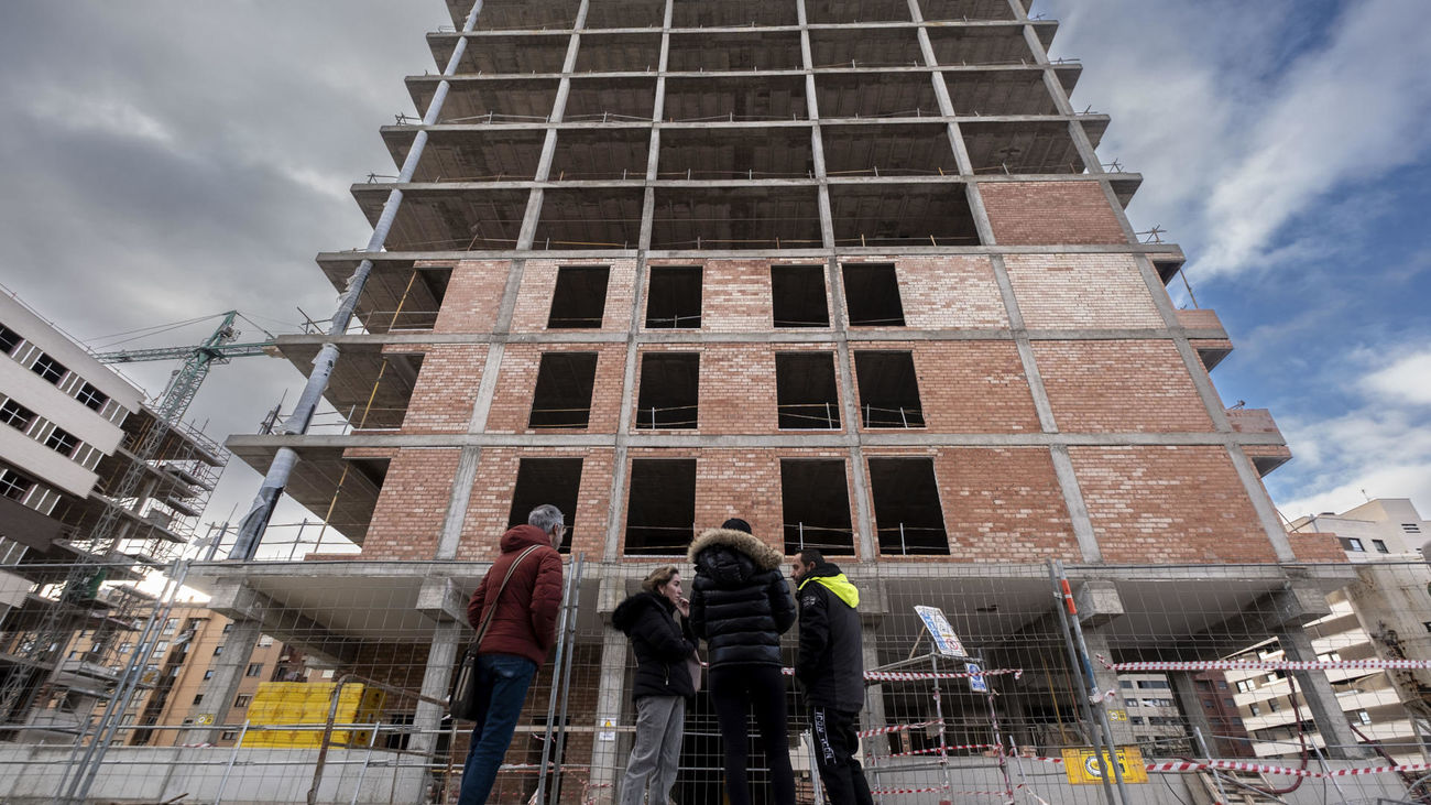 Edificio donde se hallaron los cuerpos de dos jóvenes sin signos de violencia en Logroño