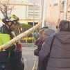 Inquietud entre los vecinos desalojados por la explosión en Carabanchel: "Estamos en la calle"