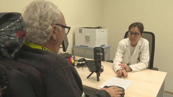 50 pacientes de ELA graban su voz en el Hospital Zendal: "Tu entonación también te define"