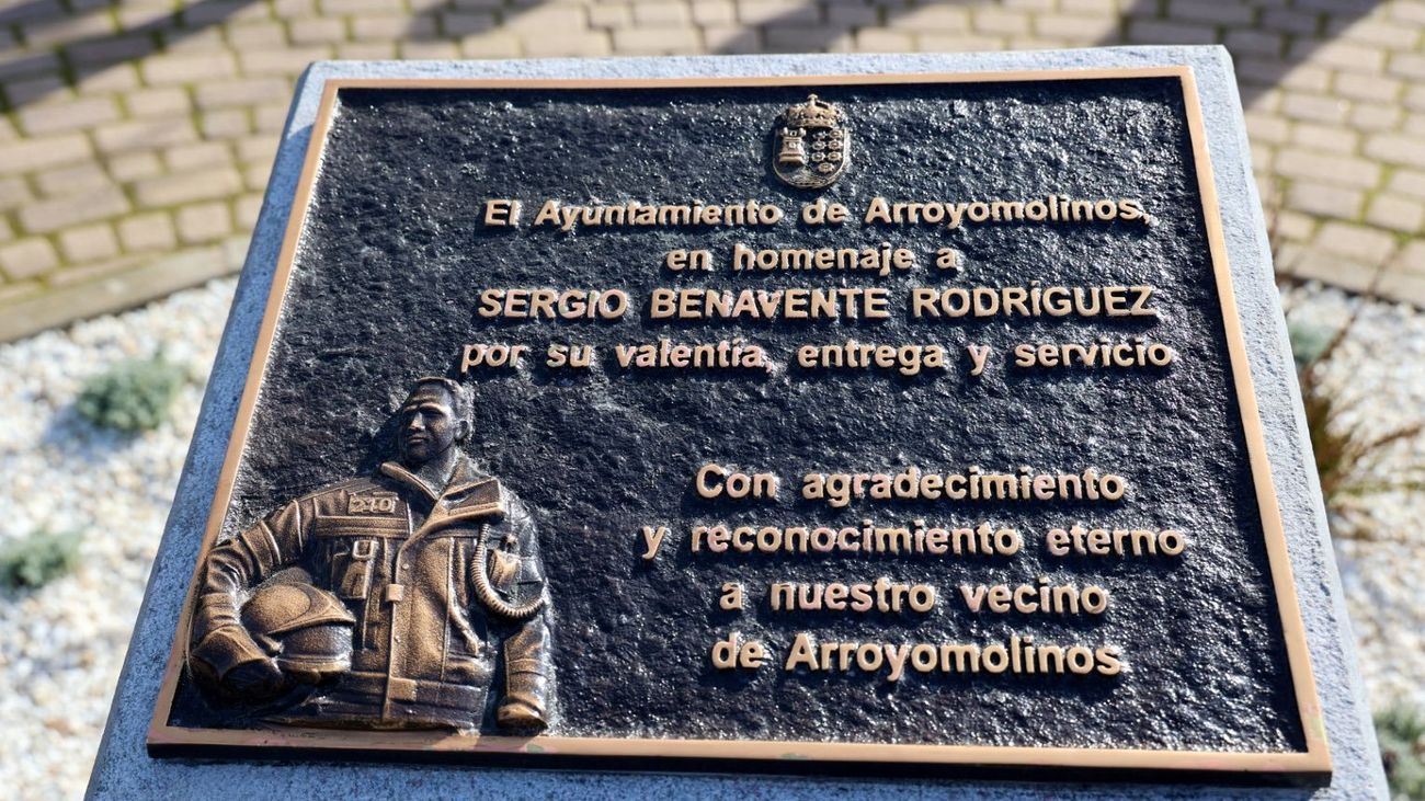 Arroyomolinos homenajea a Sergio Benavente, bombero fallecido en acto de servicio en Alcorcón