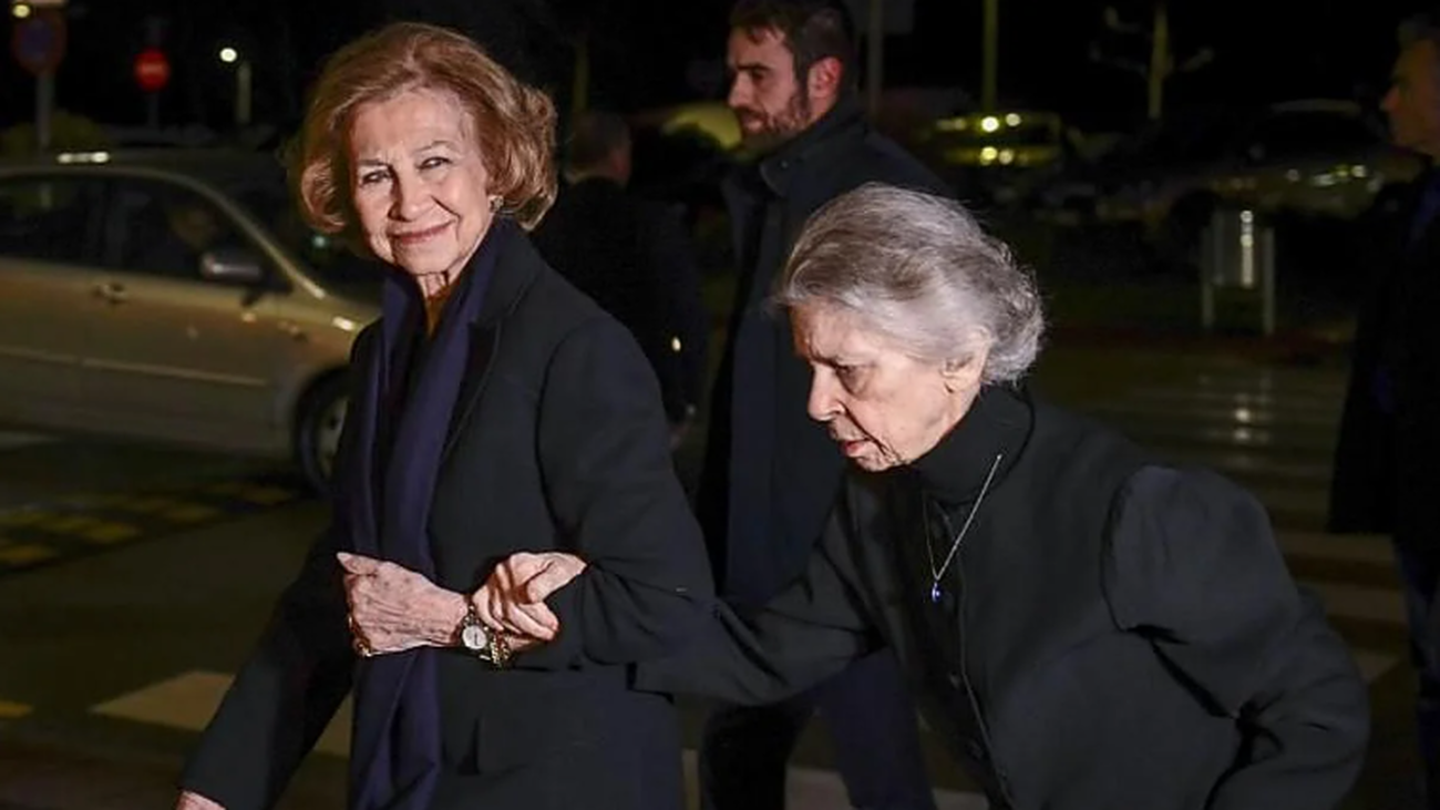 La reina Sofía junto a su hermana Irene de Grecia