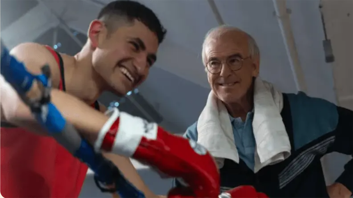 'Giant', Pierce Brosnan se sube al ring