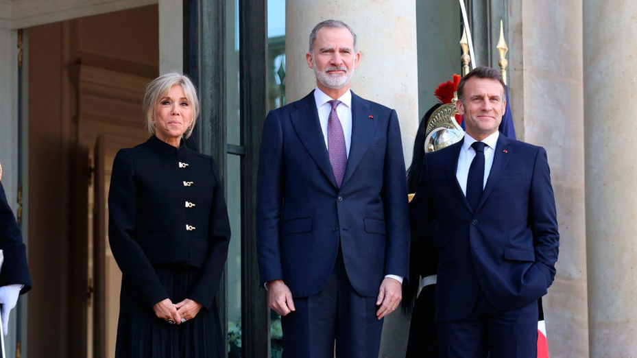Los Macron reciben al rey Felipe VI en el Palacio del Elíseo