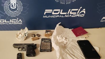 Detenido en Ciudad Lineal tras ser sorprendido con drogas, un arma y dar positivo en cocaína