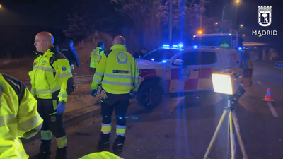 Muere un motorista tras chocar contra un árbol en la carretera de Villaverde a Vallecas
