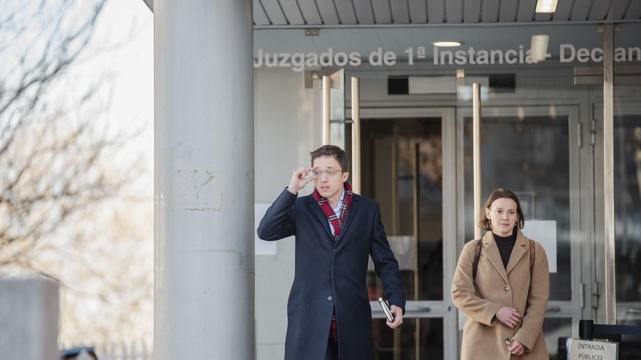 El juez suspende la citación de Errejón para comunicarle la apertura de juicio