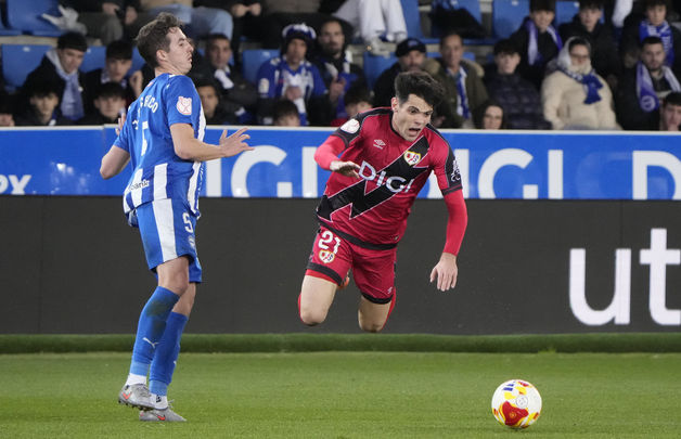 Fran Pérez ante el Alavés / EFE