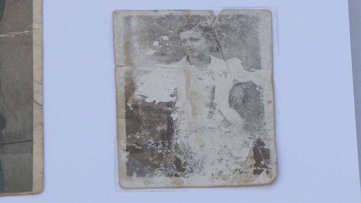 Los Reyes visitan Valencia para conocer el proyecto que recupera fotos dañadas por la DANA