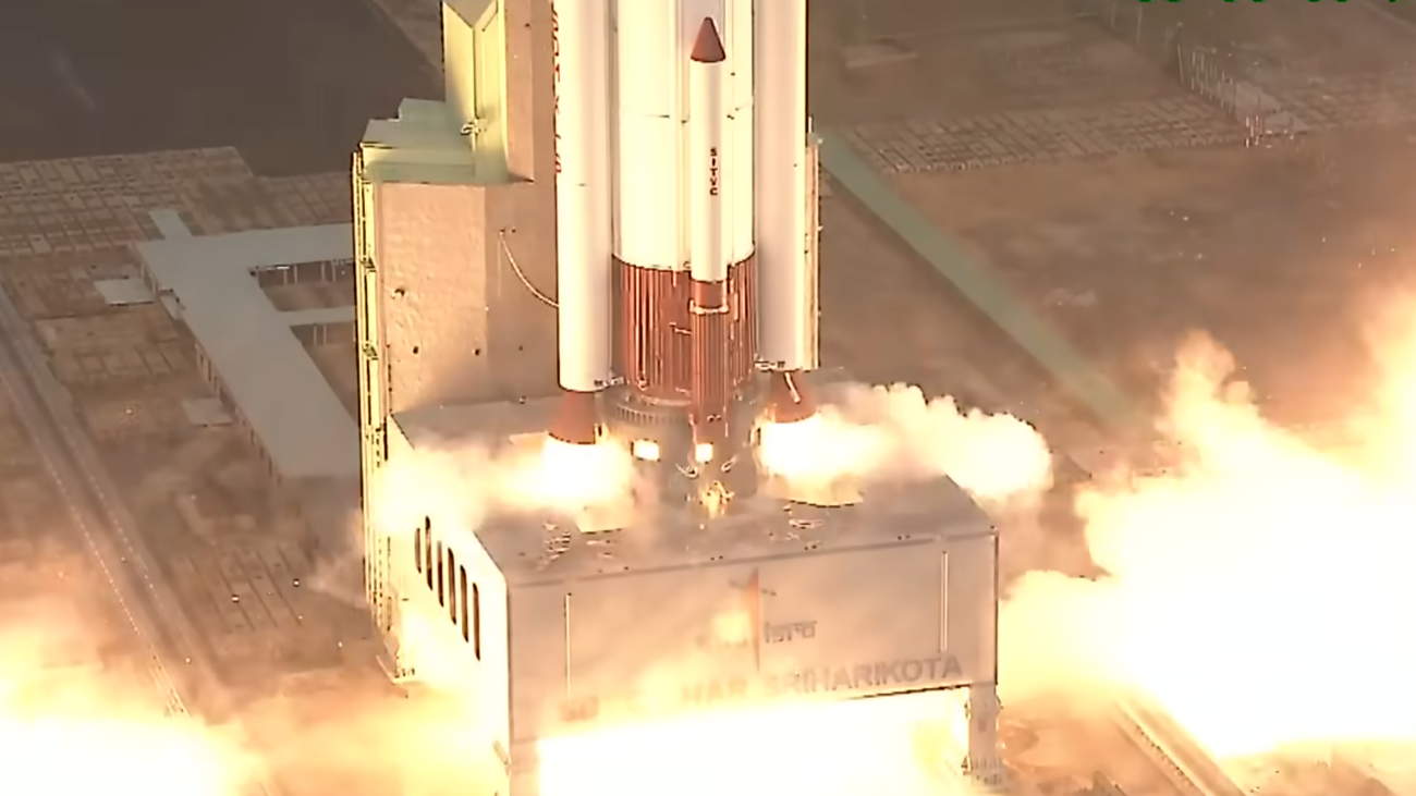 Lanzamiento del cohete de la agencia espacial india ISRO con la sonda española KID a bordo