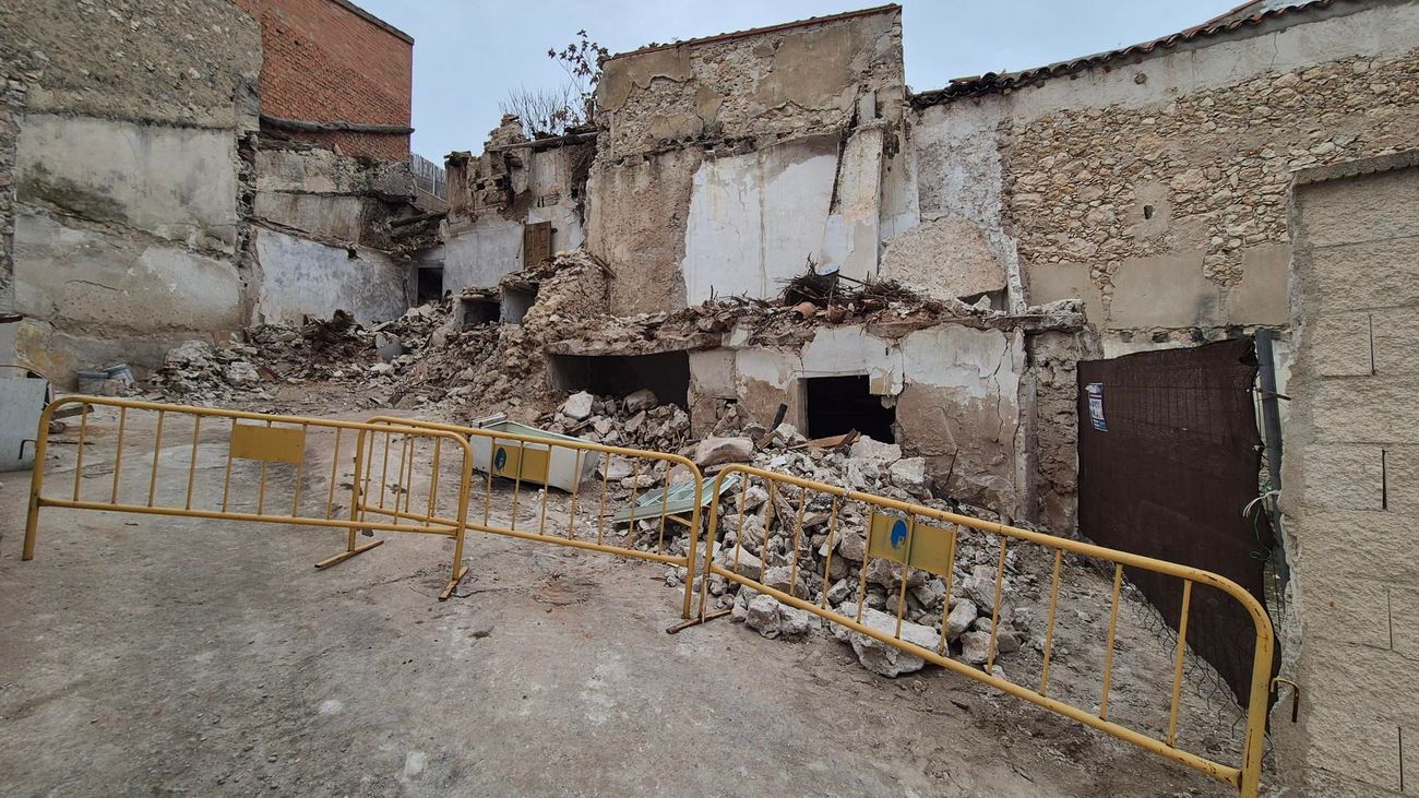 Demolición de viviendas amenazadas de ruina en Villar del Olmo
