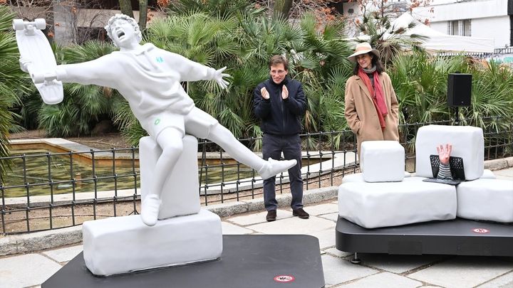 Comienza en Madrid el viaje de una escultura para concienciar de los riesgos digitales
