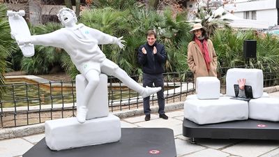 Comienza en Madrid el viaje de una escultura para concienciar de los riesgos digitales