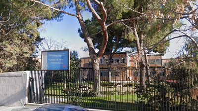 Padres de un colegio de Usera se oponen al derribo del centro y piden que se repare