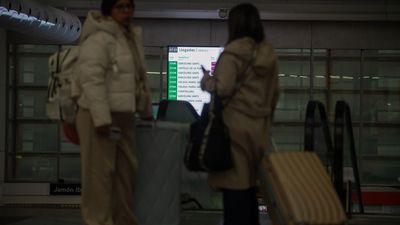 Atocha sufre retrasos de más de una hora tras el parón de un tren que bloqueó las vías en Vallecas