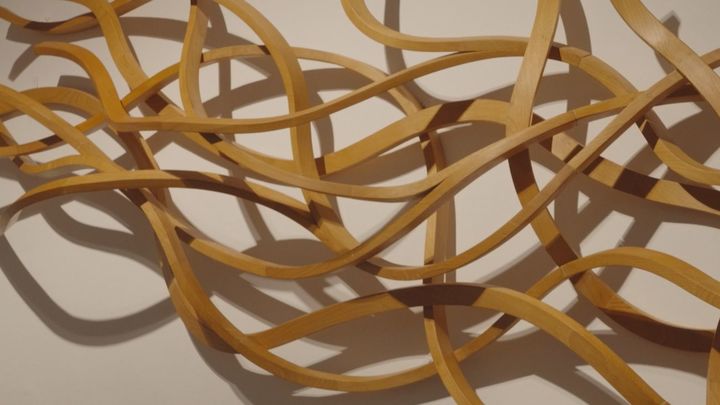 'La vida se mueve', donde sillas y arte se unen para romper las reglas