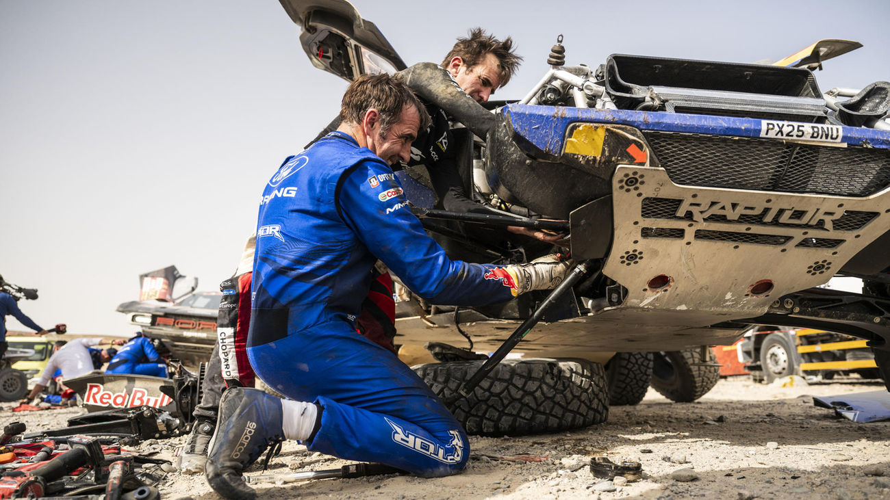 Rally Dakar: drama de Roma para llegar al control con ayuda inestimable de Laia Sanz